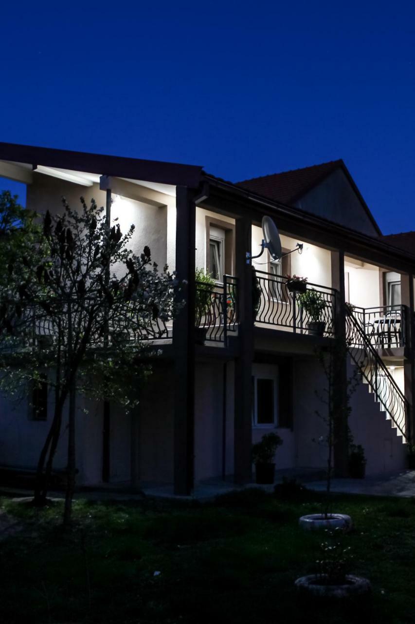 Apartman Kaca Цетинє Екстер'єр фото